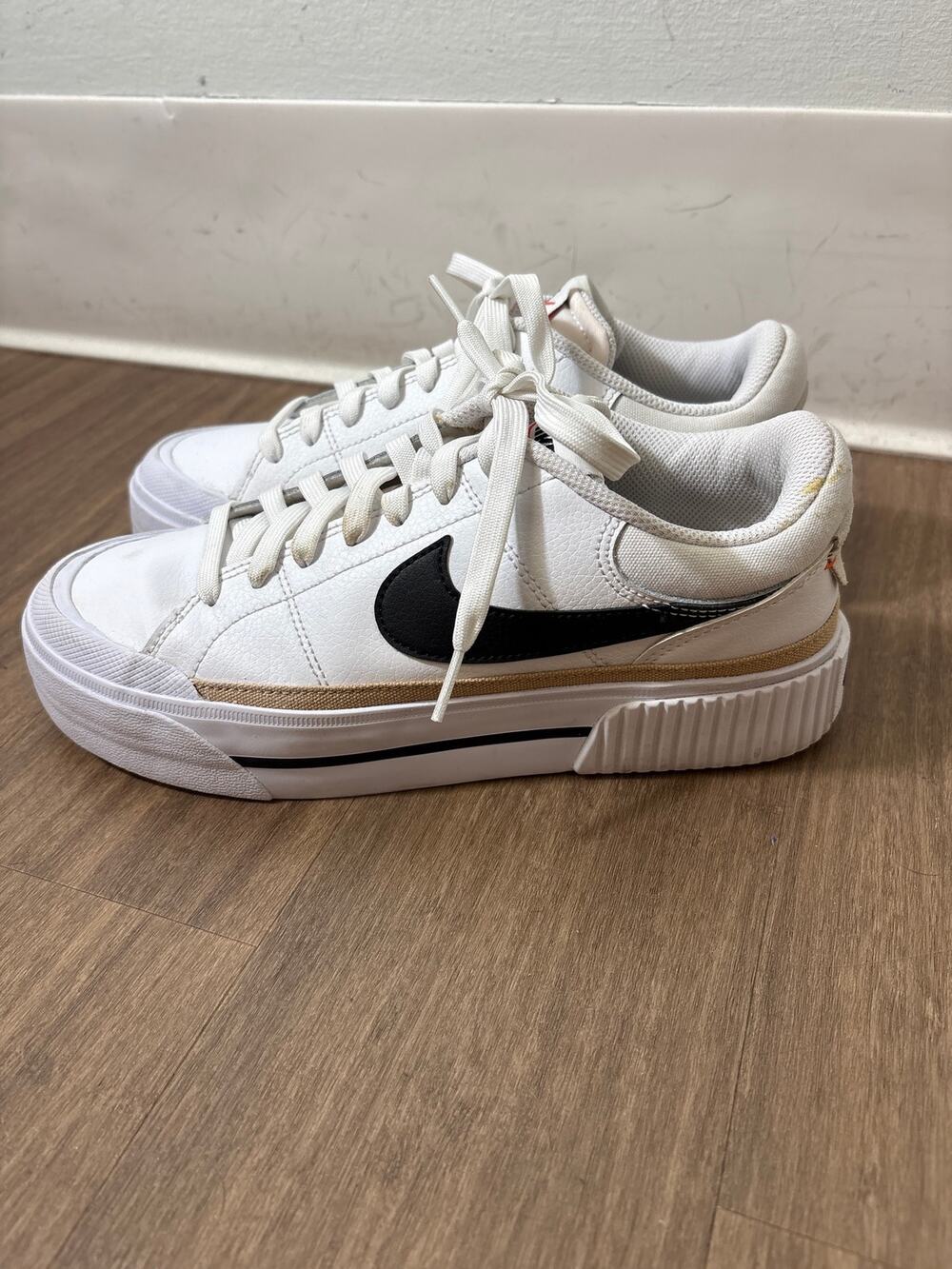 Nike White With Black Swoosh Platform Tennis Shoes Sz 8